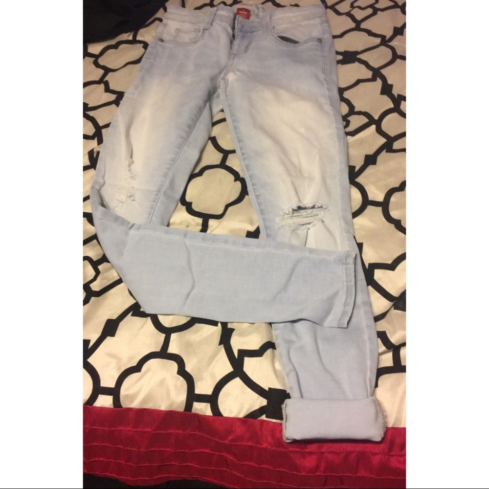 Super Skinny Distressed on Knee Jeans